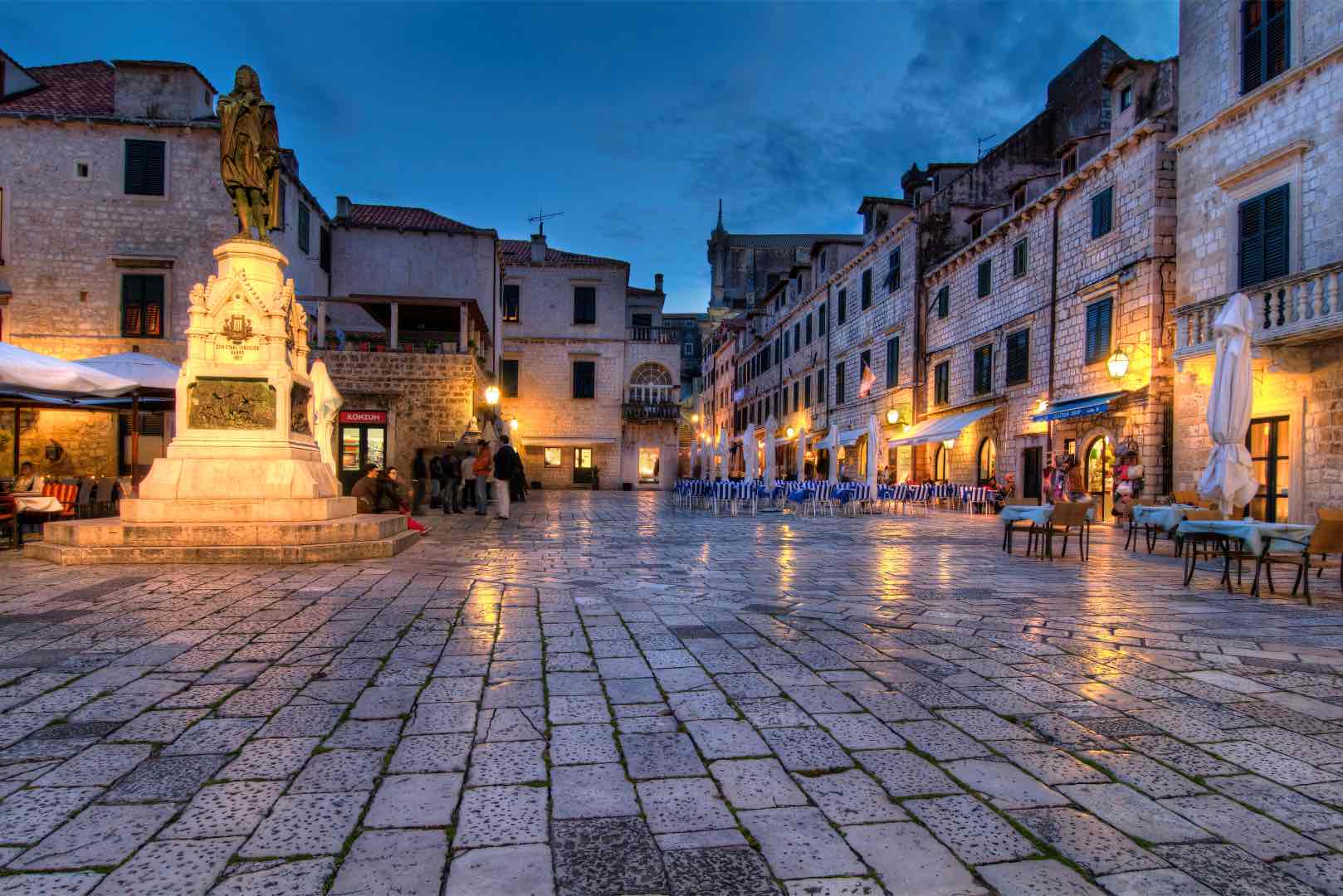 dubrovnik at night.