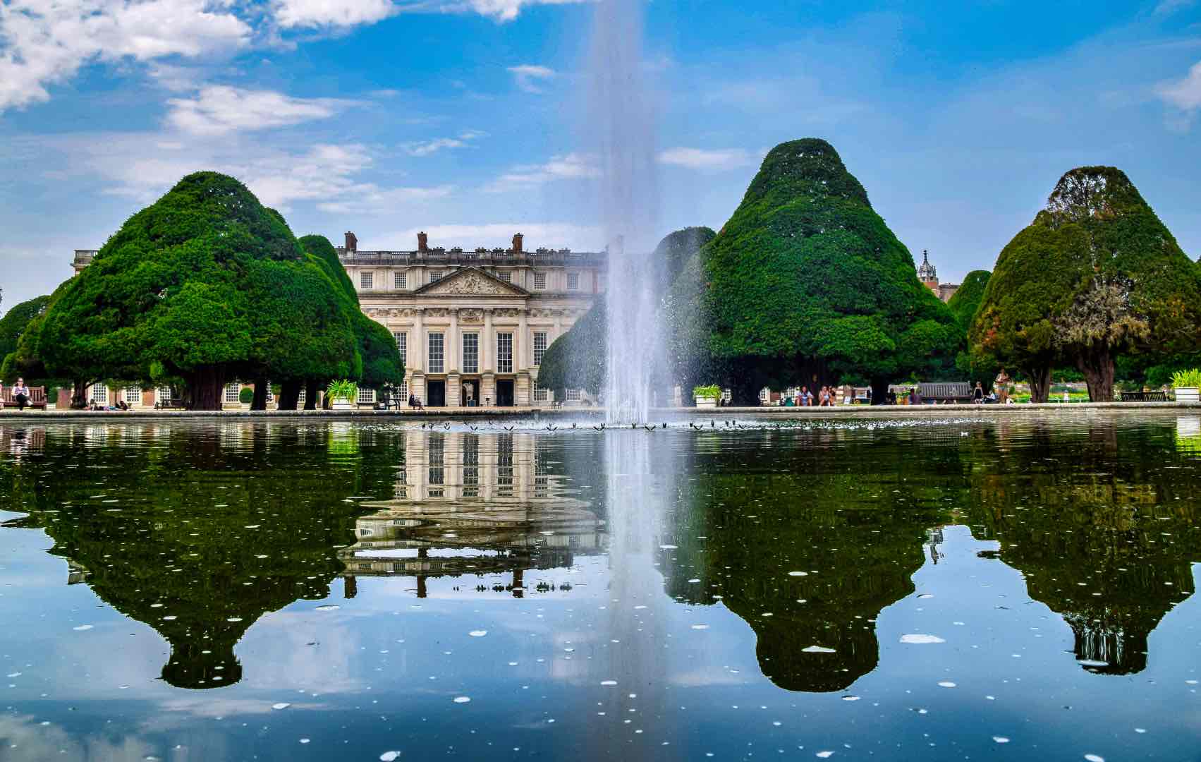 Fountain and gardens at Hampton Court