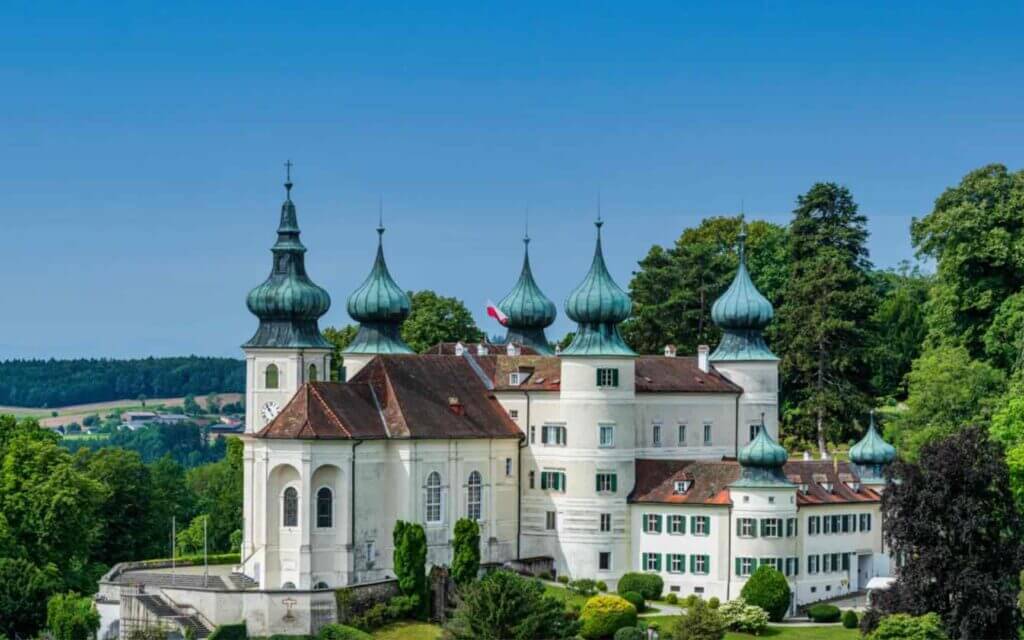 ARSTETTEN CASTLE