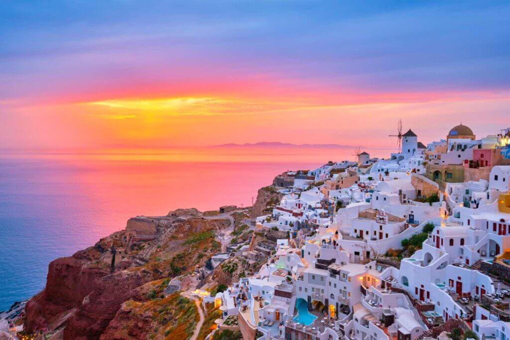 Sun, Sea, and Santorini: The Best Time to Visit Greece